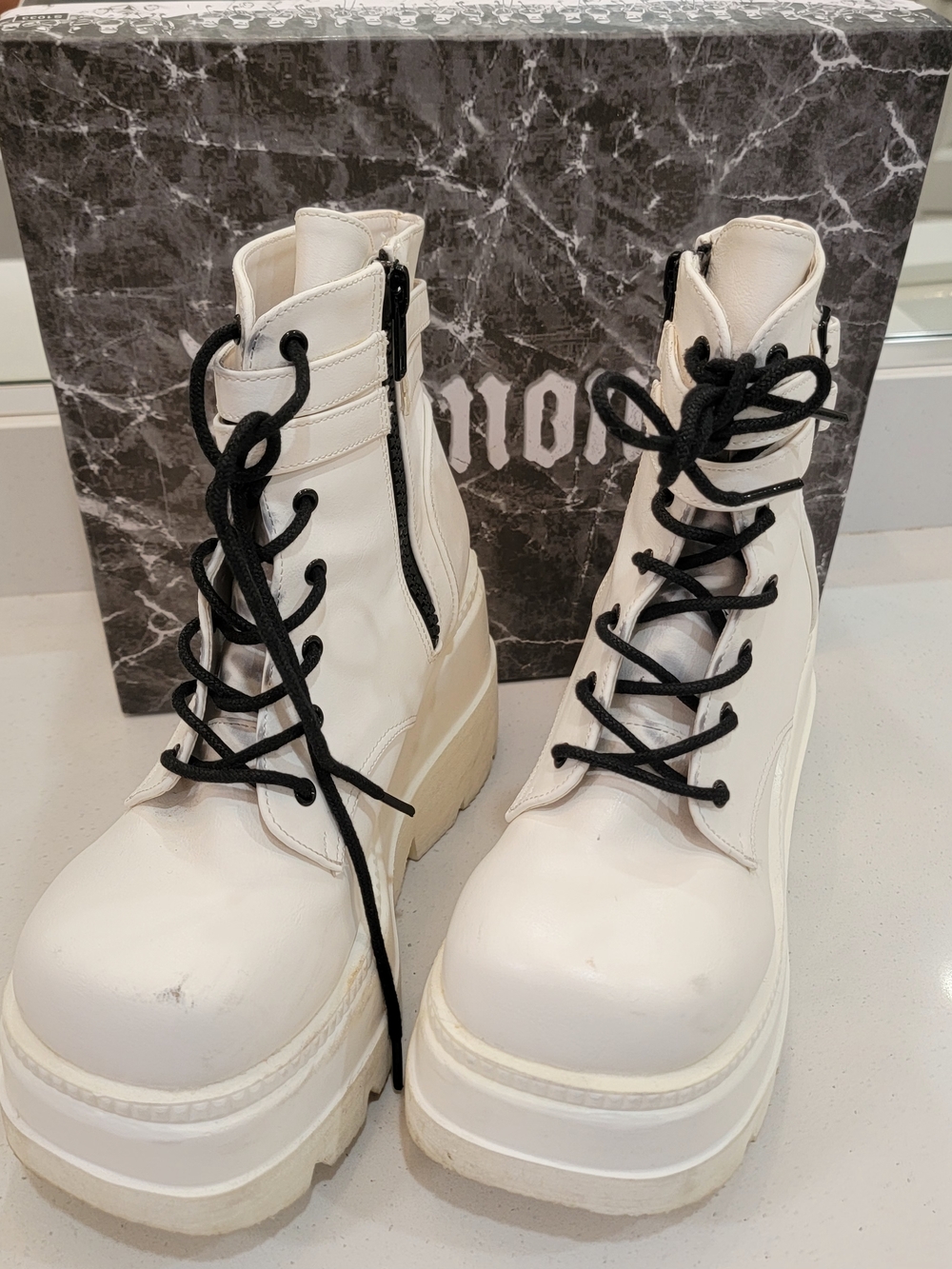 Shaker-52 white vegan leather ankle boots